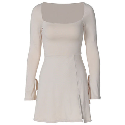 Sharon – Figurbetontes Kleid mit quadratischem Kragen und Glockenärmeln