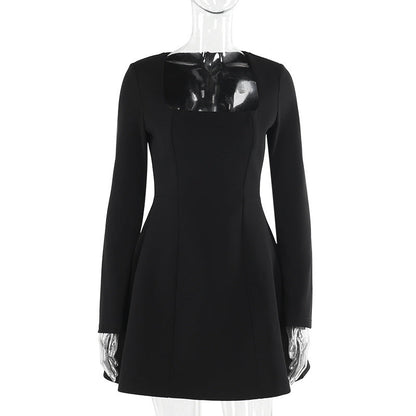 Ruth – Slim Fit Langarmkleid mit quadratischem Kragen