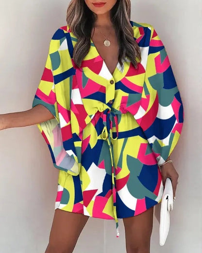 Kelly – V-Ausschnitt gebundenes Strandkleid mit Druck