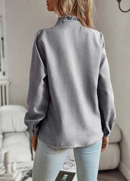 Michelle – Elegante Damenbluse mit Rüschenkragen