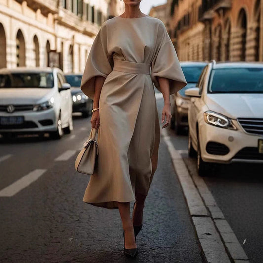 Tanya – Elegantes Kleid mit Batwing-Ärmeln in Uni-Farben