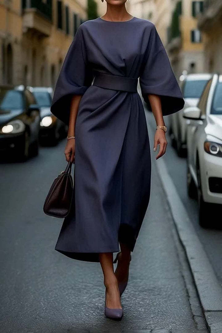 Tanya – Elegantes Kleid mit Batwing-Ärmeln in Uni-Farben