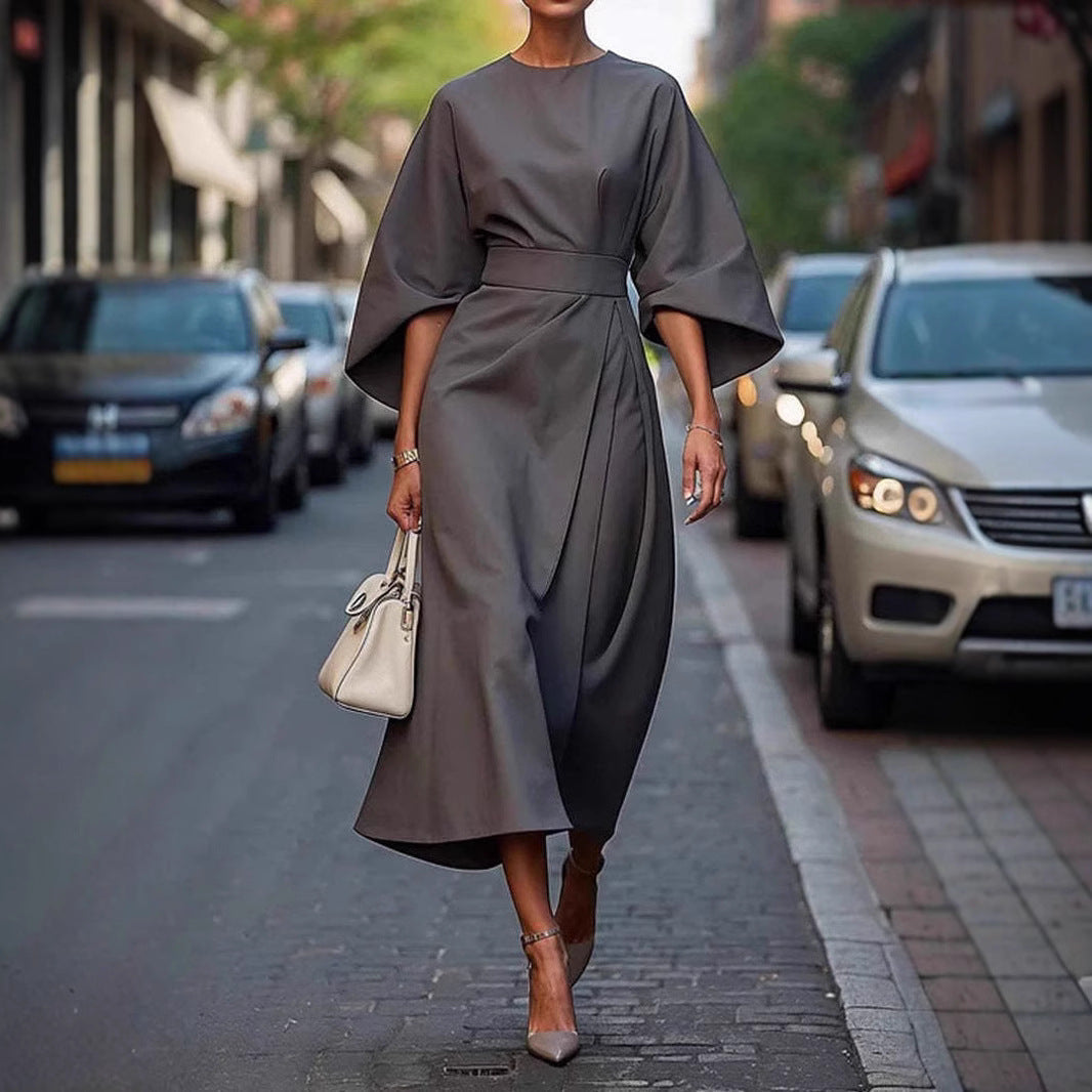 Tanya – Elegantes Kleid mit Batwing-Ärmeln in Uni-Farben