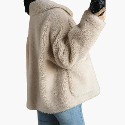 Damen Teddyfell Jacke mit Knopfleiste – Lässiger Wintermantel für Alltag und Freizeit