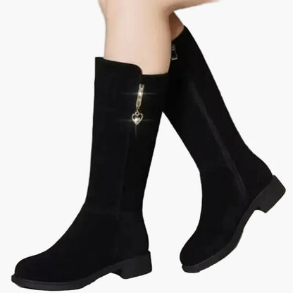 Damen Stiefel mit Herzanhänger – Elegante Kniehohe Winterstiefel für Alltag und Ausgehen