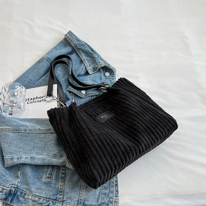 Ann – Damen Samt Schultertasche mit Chic-Kettendetail