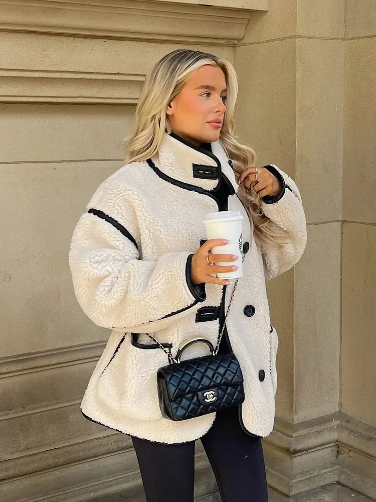 Damen Oversize Teddyjacke mit Kontrastnähten – Modischer Streetstyle Mantel für Herbst und Winter