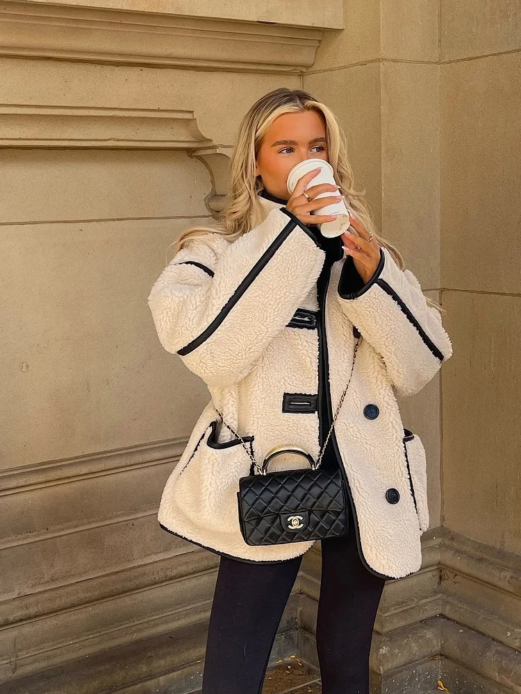 Damen Oversize Teddyjacke mit Kontrastnähten – Modischer Streetstyle Mantel für Herbst und Winter