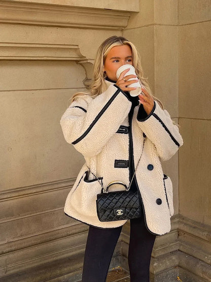 Damen Oversize Teddyjacke mit Kontrastnähten – Modischer Streetstyle Mantel für Herbst und Winter