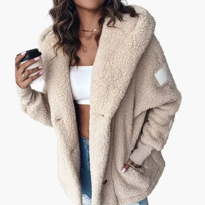 Damen Kuschelige Oversize Teddyjacke mit Kapuze – Trendiger Wintermantel für Alltag und Freizeit