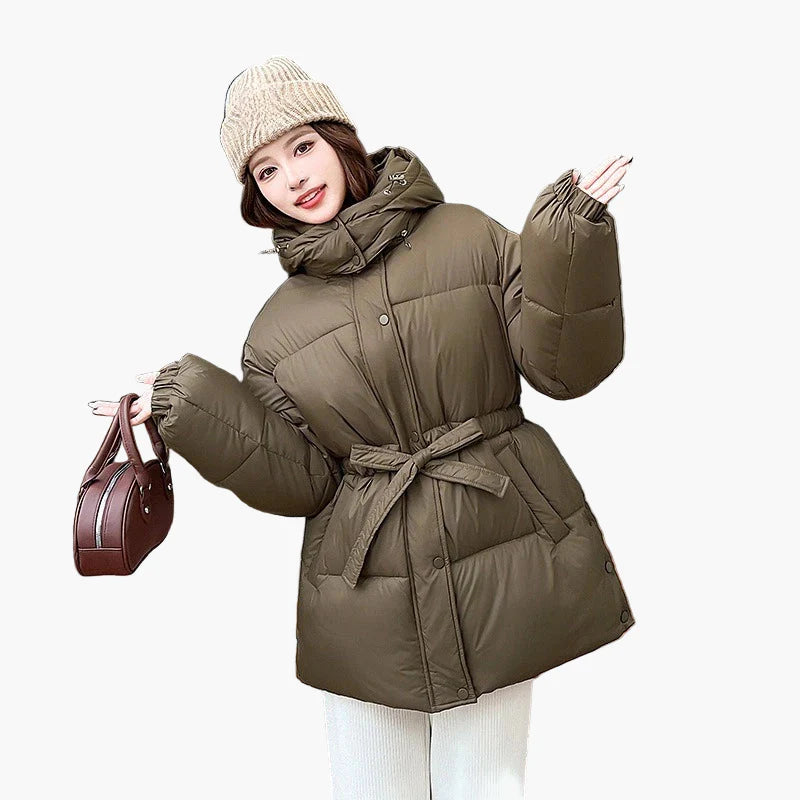 Damen Winter Steppjacke mit Gürtel und Kapuze – Modische Outdoorjacke für kalte Tage
