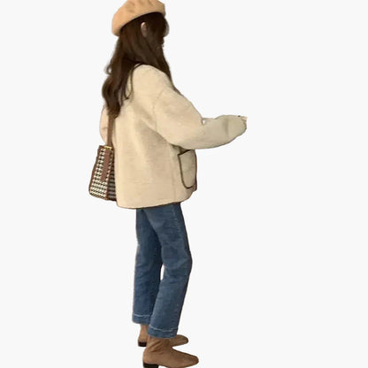 Damen Oversize Teddyjacke mit Knöpfen und großen Taschen – Lässiger Streetstyle für Herbst und Winter