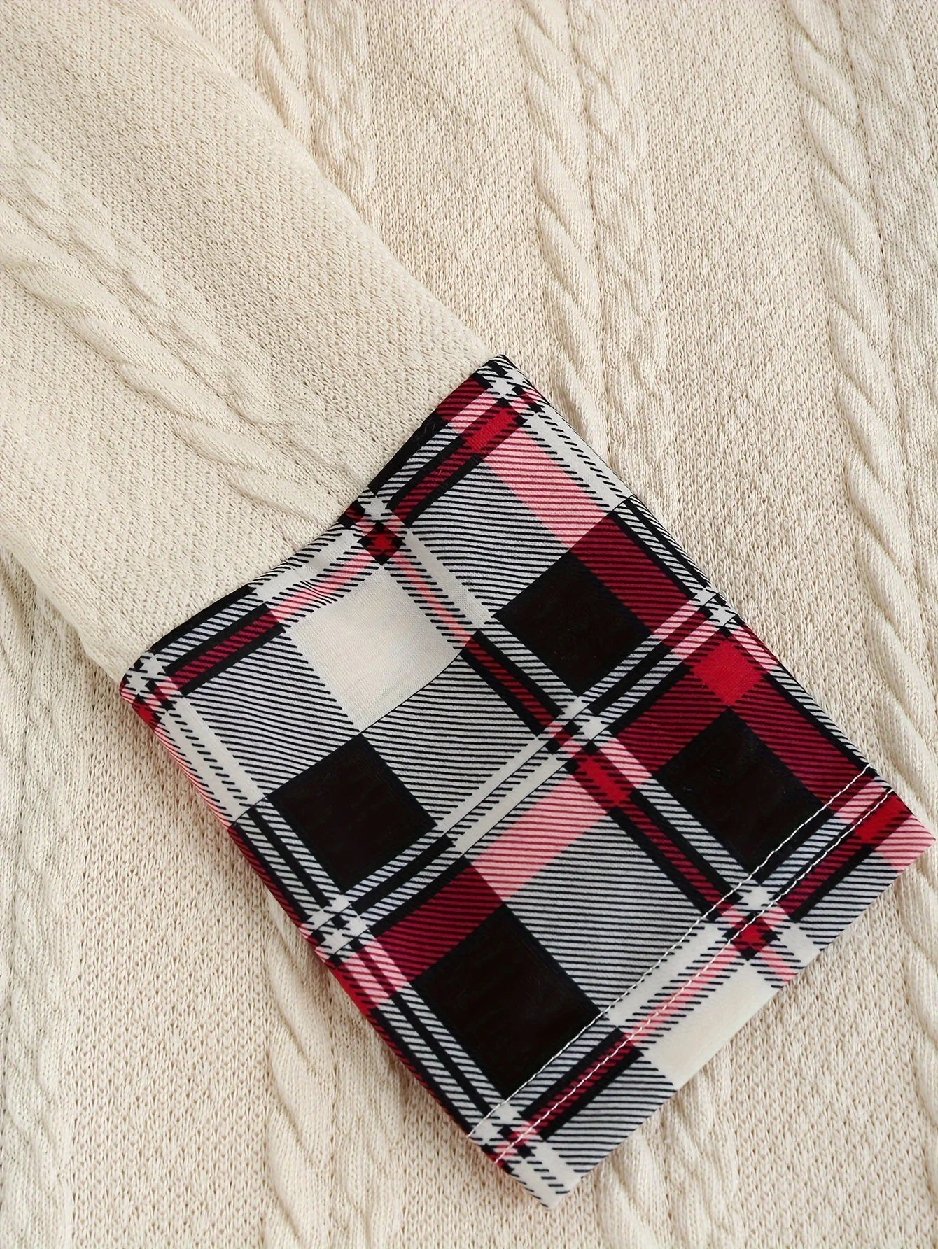 Damen Kapuzenkleid mit Karomuster und Knopfleiste – Modisches Herbst/Winter Freizeitkleid