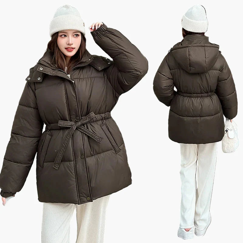 Damen Winter Steppjacke mit Gürtel und Kapuze – Modische Outdoorjacke für kalte Tage
