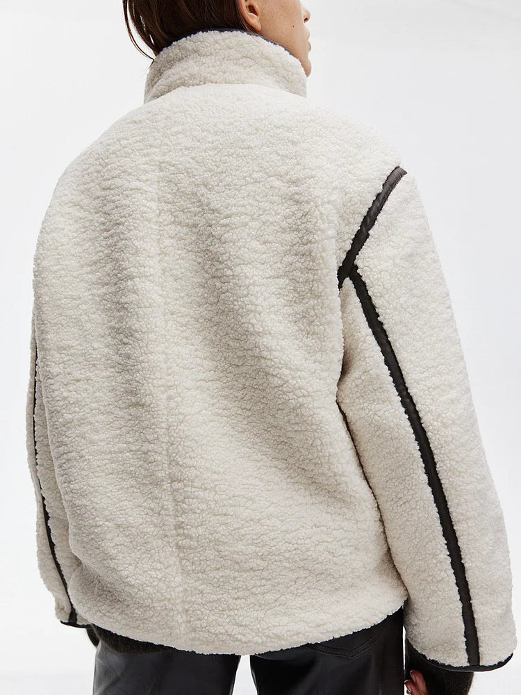 Damen Oversize Teddyjacke mit Kontrastnähten – Modischer Streetstyle Mantel für Herbst und Winter