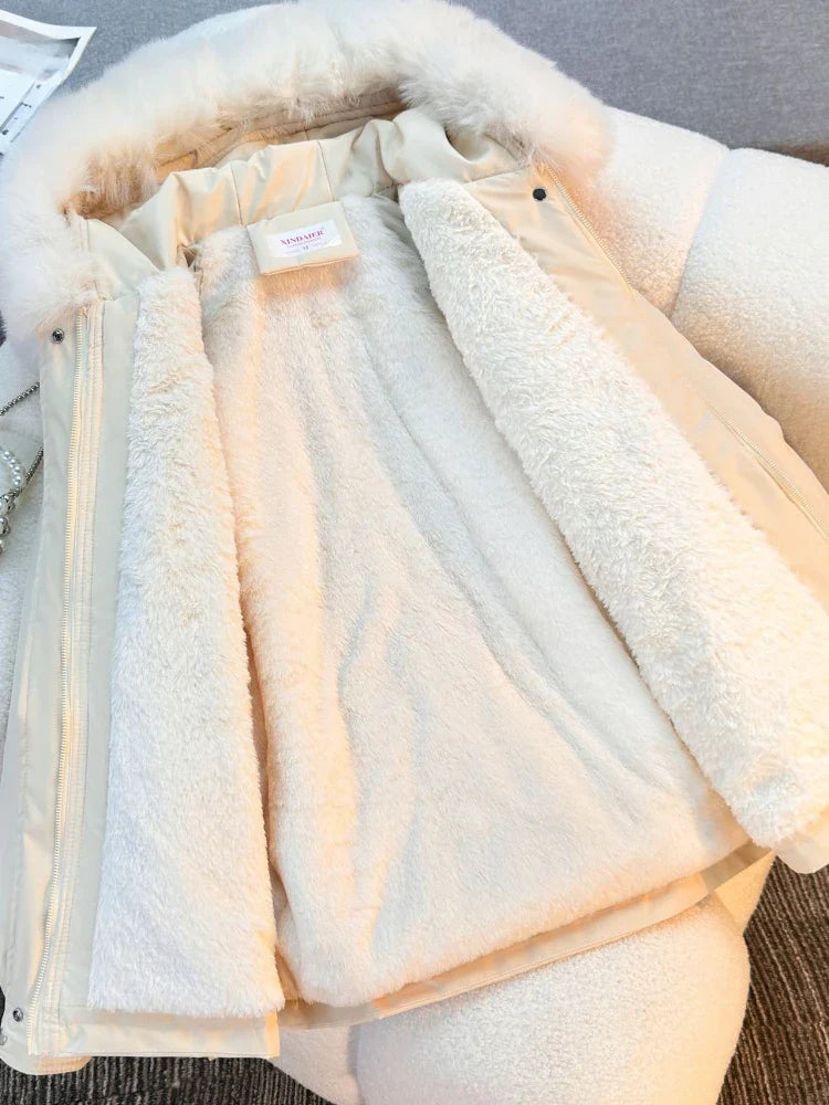 Damen Winterjacke mit Kapuze und Kunstfellkragen – Modischer Parka für Alltag & Outdoor