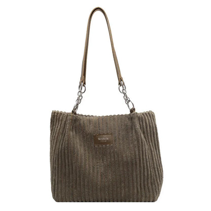 Ann – Damen Samt Schultertasche mit Chic-Kettendetail