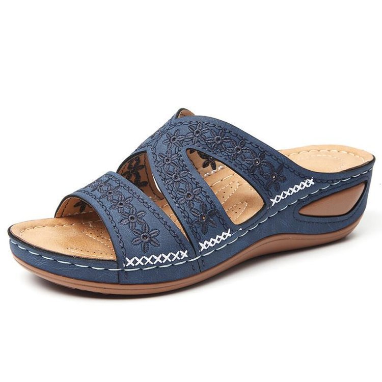 Wendy – Bestickte Sandalen und Slipper