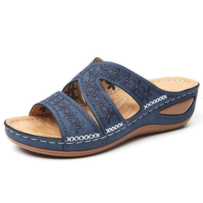 Wendy – Bestickte Sandalen und Slipper
