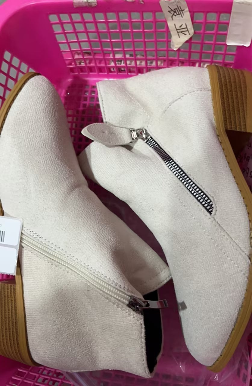 Jennifer – Chunky Heel Stiefel aus veganem Wildleder mit seitlichem Reißverschluss