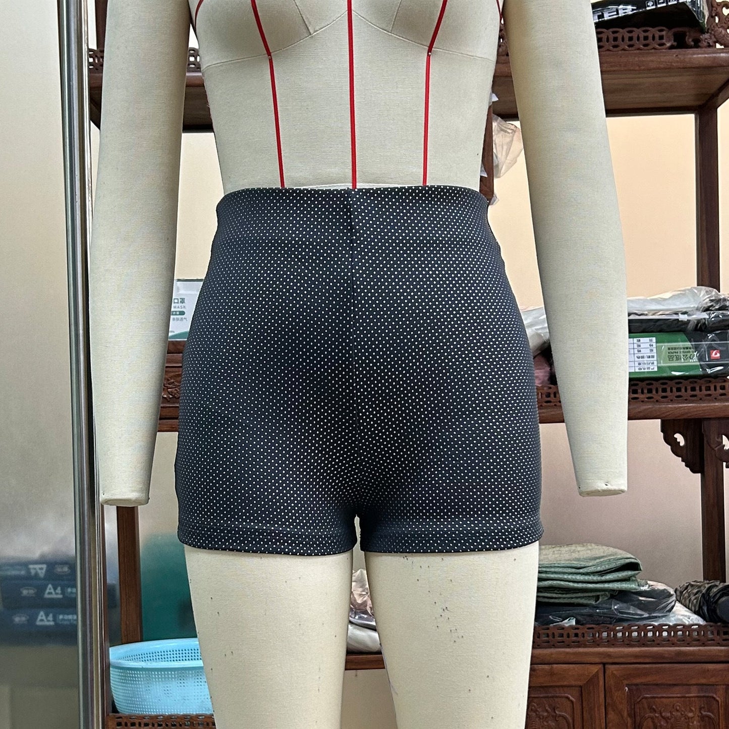 Francesca – Glänzende Shorts für Damen