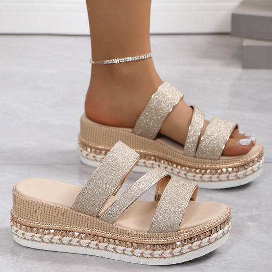Melanie – Keilabsatz-Sandalen mit Schnalle und Peep-Toe