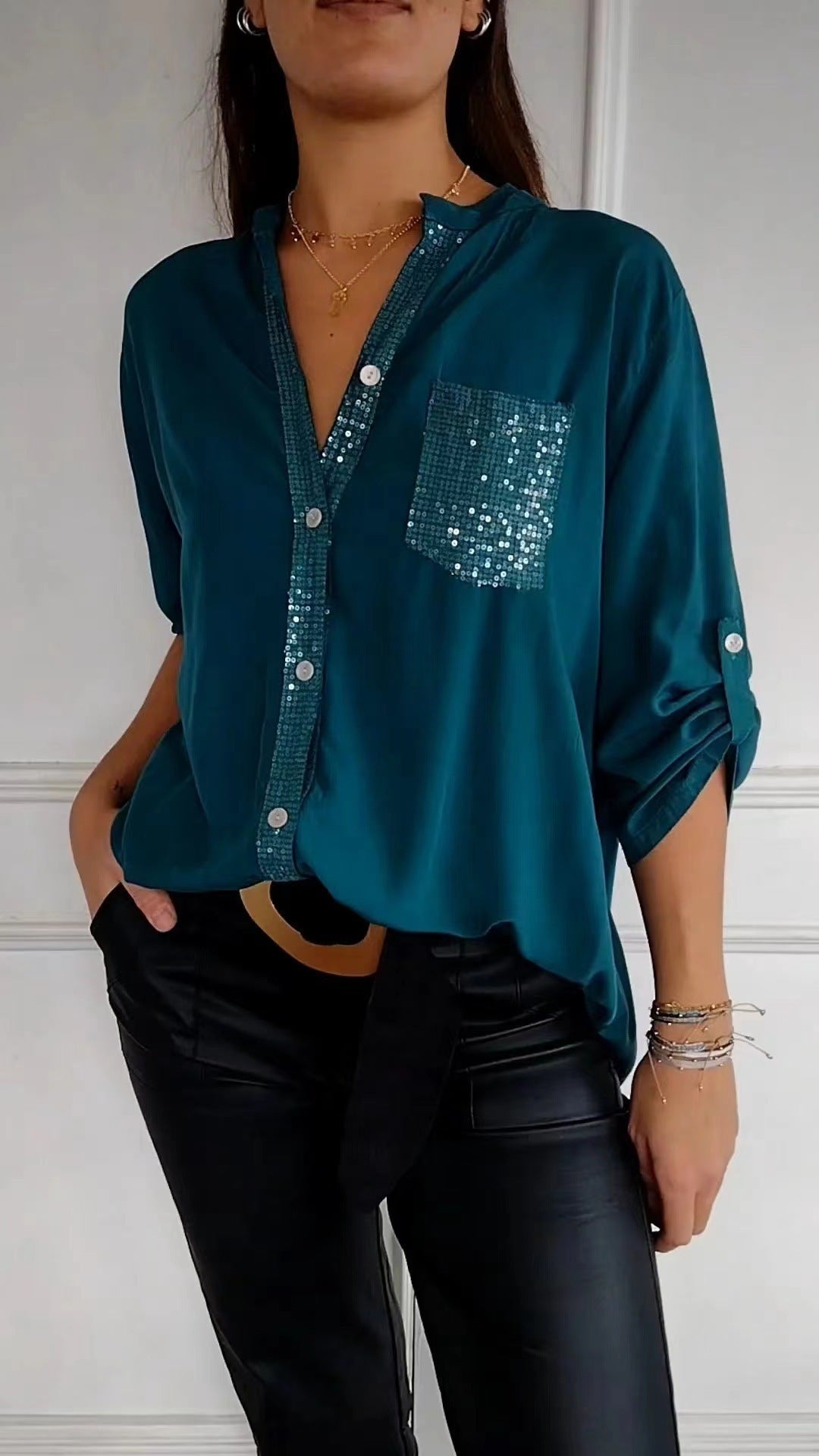 Carol – Lässiges Button-Down Langarmshirt mit Pailletten-Taschen Design
