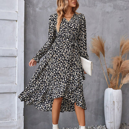 Amy – Langärmliges Kleid mit Blumenmuster und Rüschendetails