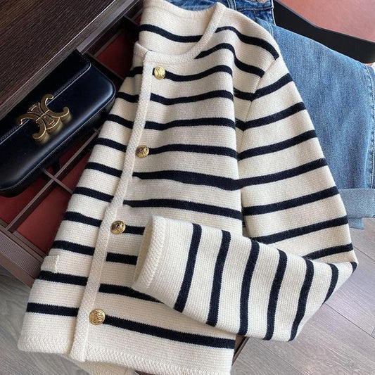 Vanessa – Gestreifter Damenstrickcardigan mit kurzer Länge