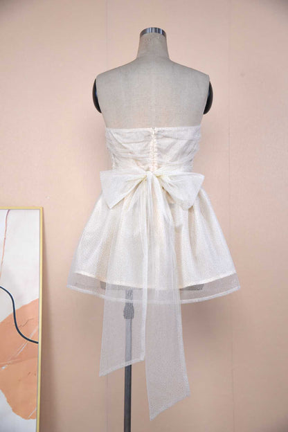 Rose – Spitzenkleid mit Rückenschleife für den Sommer