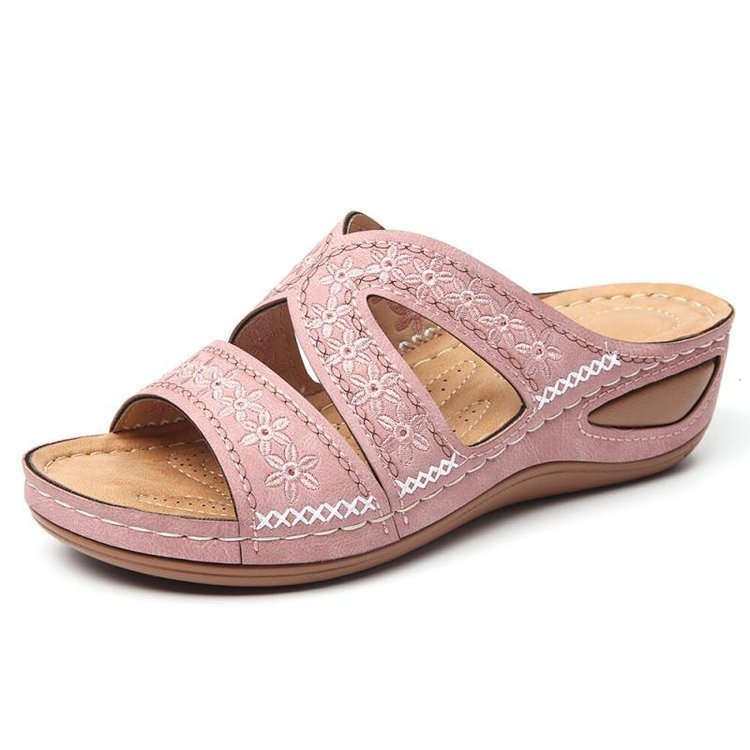 Wendy – Bestickte Sandalen und Slipper