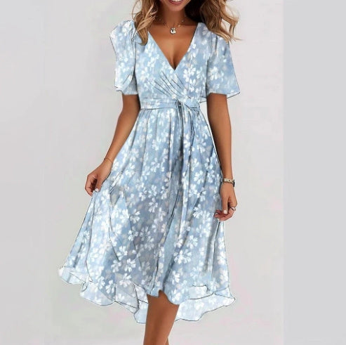 Luftiges Sommerkleid Damen – Wickelkleid mit Blumenmuster und V-Ausschnitt – Midi Kleid für Urlaub, Strand & Freizeit