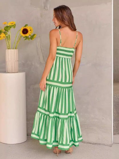 Hayley – Langes Kleid mit Trägern und Taschen im gestreiften Druck für den Strandurlaub