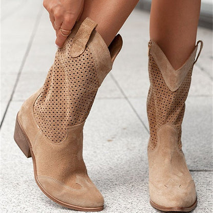 Claire – Niedrig geschnittene Stiefel aus veganem Wildleder mit mittelhohem Absatz