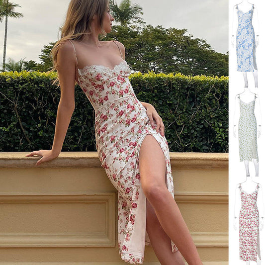 Caroline – Sexy Sommerkleid mit Spitzenblumenmuster und Schlitz
