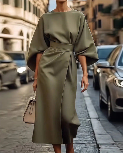 Tanya – Elegantes Kleid mit Batwing-Ärmeln in Uni-Farben