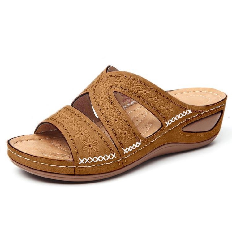 Wendy – Bestickte Sandalen und Slipper