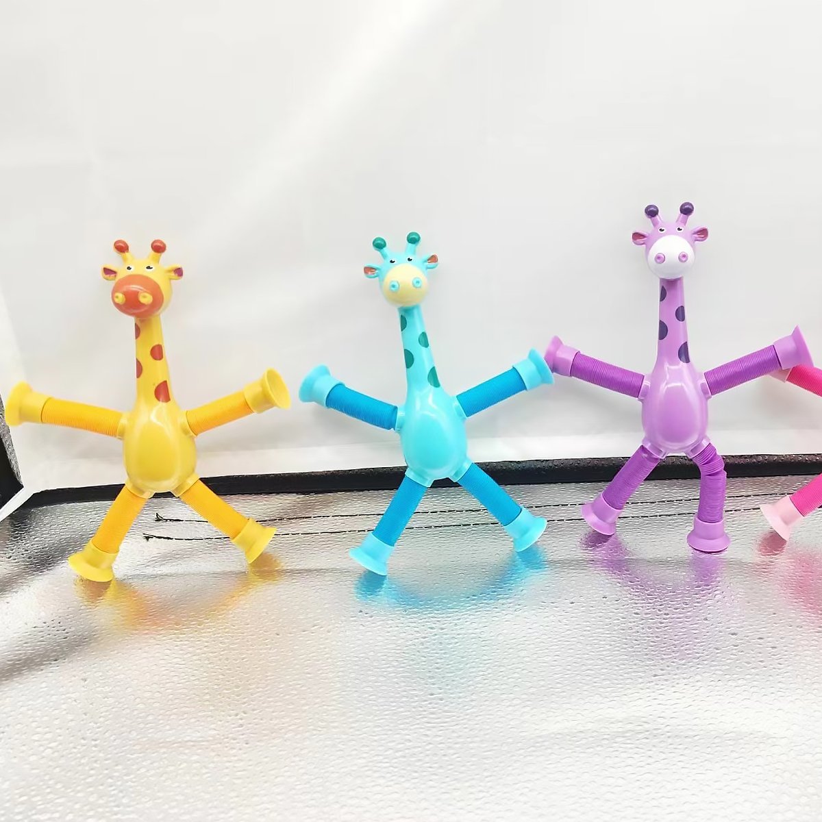 Kinder Cartoon Giraffe Fidget Spielzeug – Teleskopische Saugfuß Anti-Stress Spielfigur – Unisex, Sensorik Lernspielzeug