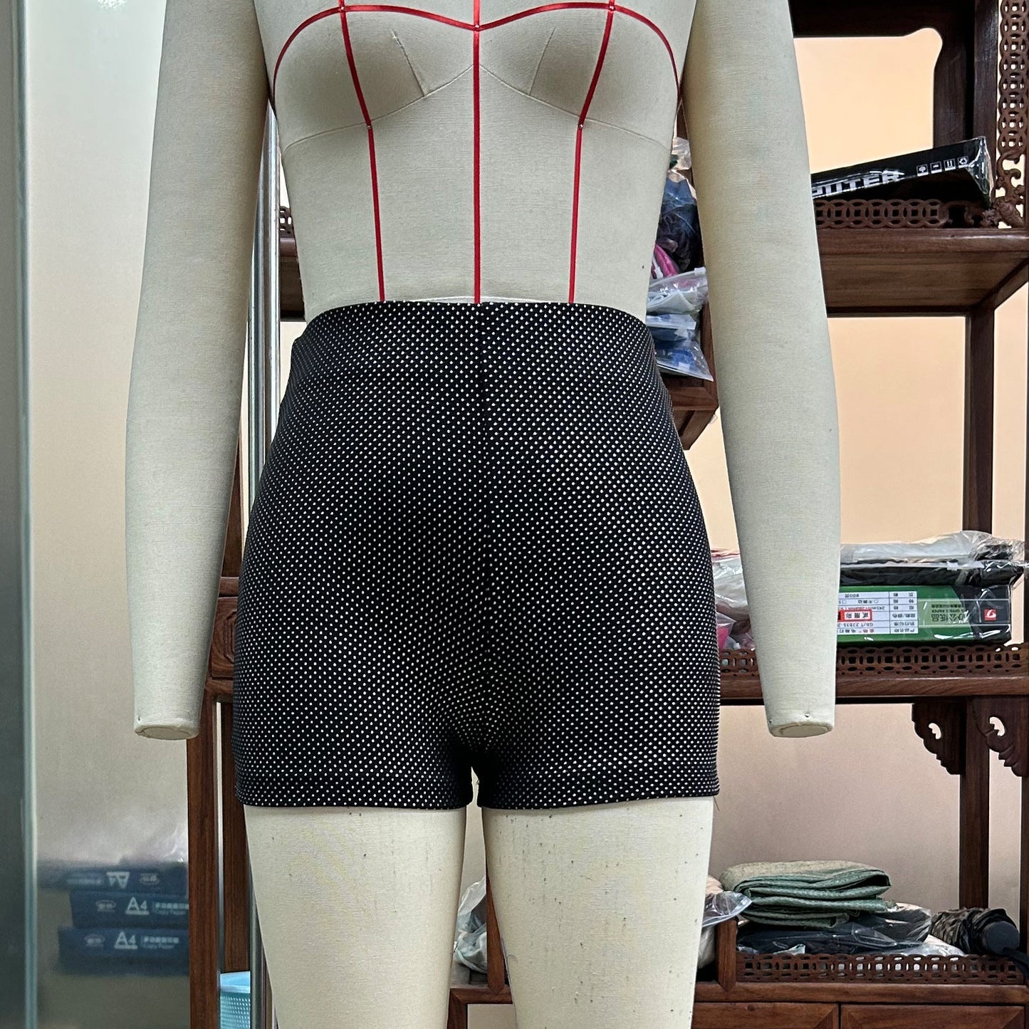 Francesca – Glänzende Shorts für Damen
