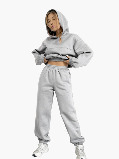 Damen Loungewear Set – Kapuzen-Crop-Sweatshirt & Jogginghose, Freizeit Outfit, Sportlicher Zweiteiler
