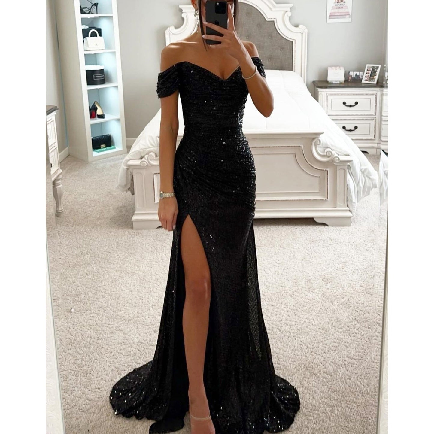 Lucy – Partykleid mit Pailletten und schulterfreiem Schnitt