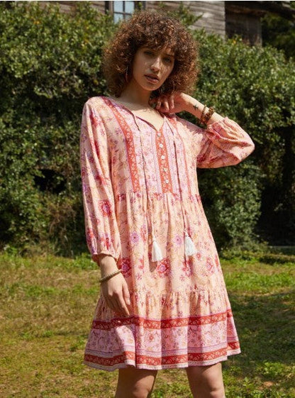 Sharon – Boho-Kleid mit Fransen und V-Ausschnitt