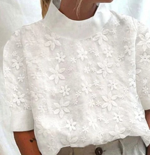 Jacqueline – Modischer Pullover mit Blumenstickerei