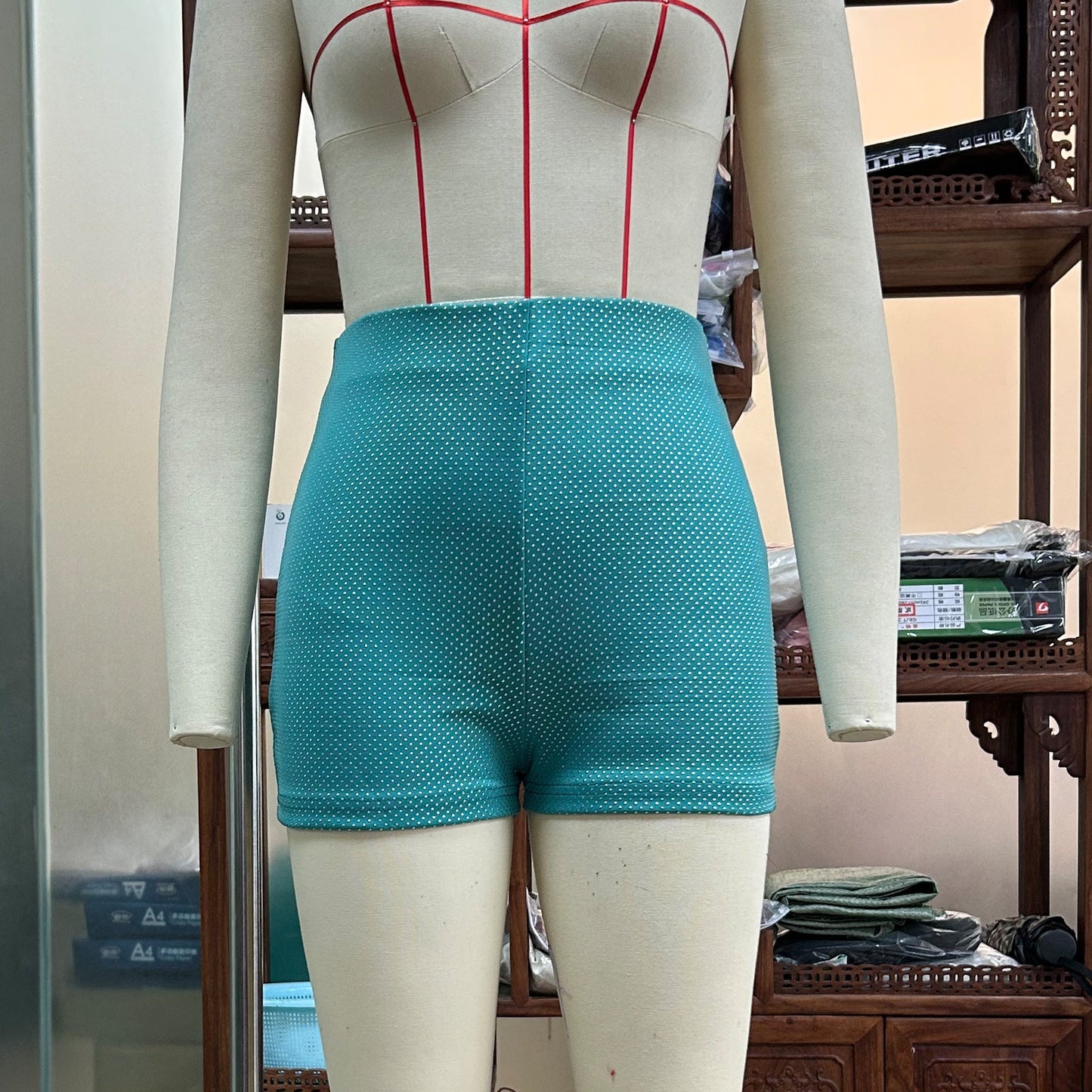 Francesca – Glänzende Shorts für Damen