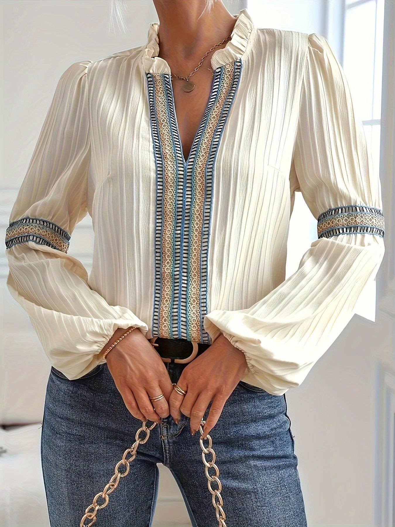 Sophia – Lockere Damenbluse mit Laternenärmeln und Spitze