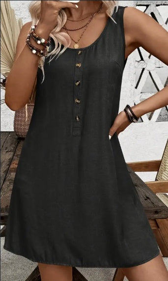 Claire – Elegantes Damenkleid mit Rundhalsausschnitt und Knopfleiste