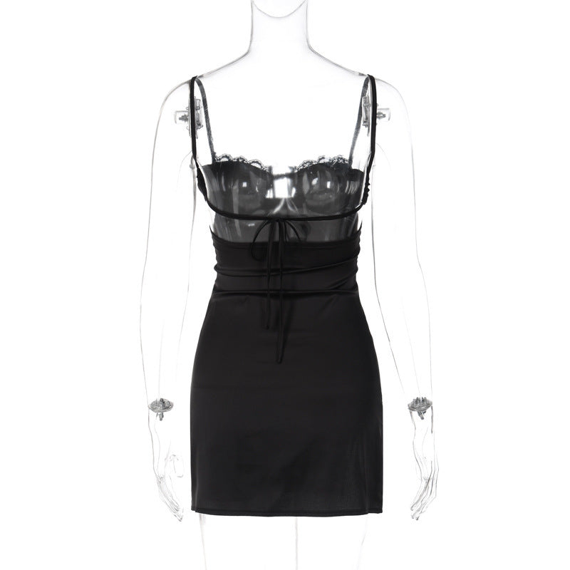 Alice – Sommerliches V-Ausschnitt Kleid mit Spitzenrand und Schlitz