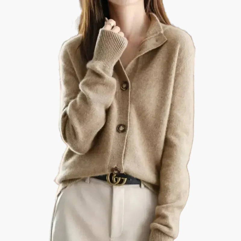 Damen Strickjacke mit Stehkragen und Knopfleiste – Eleganter Alltagsbegleiter im modernen Stil